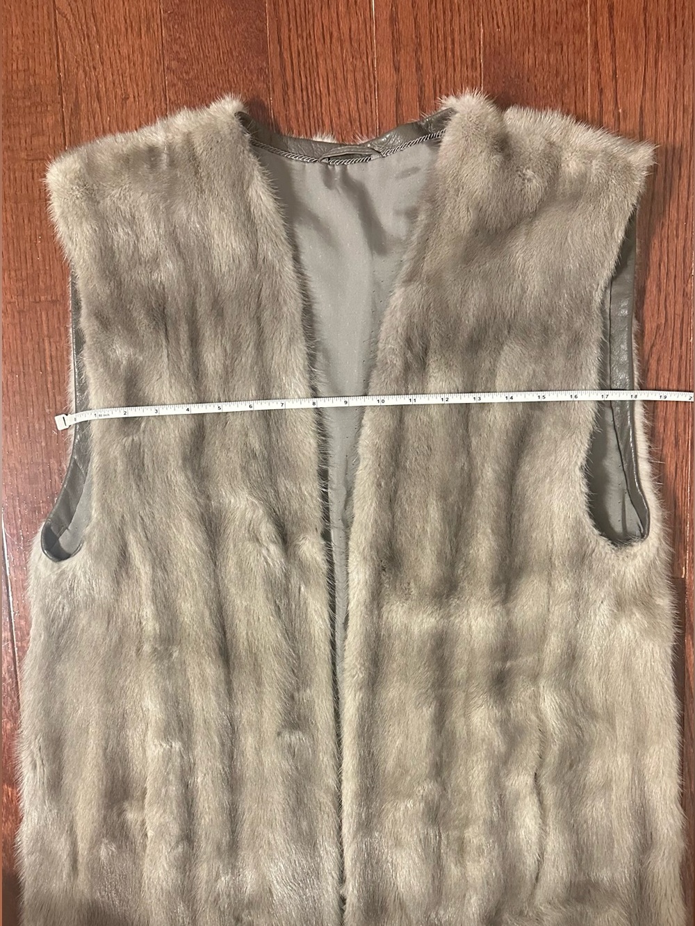 Elegant Fur Shawl - Picture 7 of 9